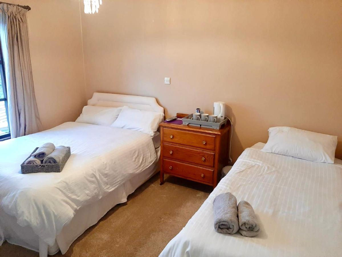 Railway Bar Apartment Poyntzpass 外观 照片